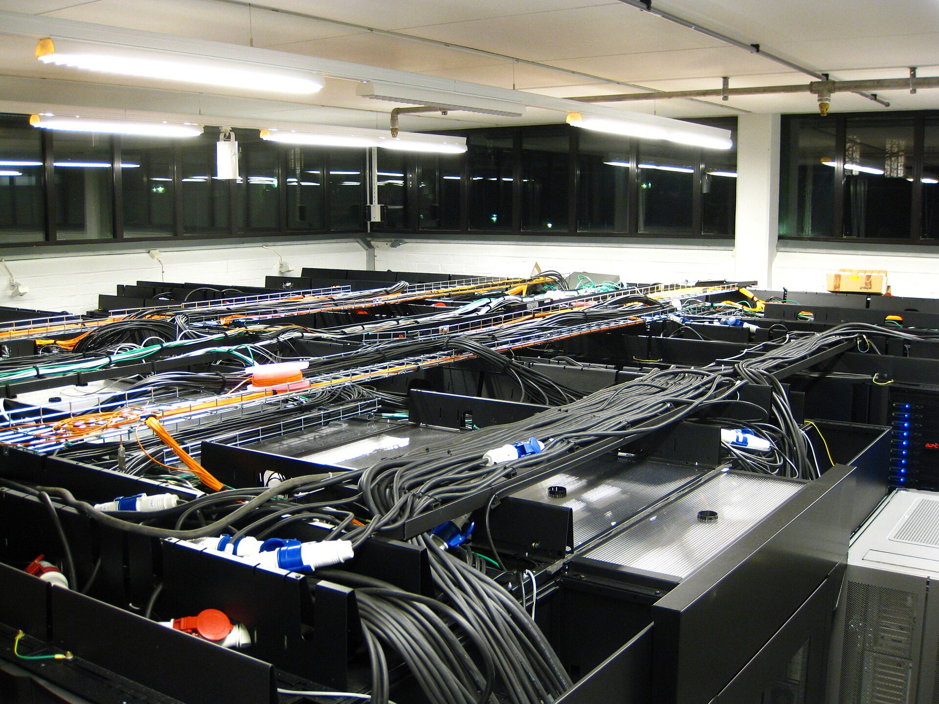 Server-room access needs boundaries and review before an automated agent can make destructive changes. Image: Wikimedia Commons / Esquilo, CC BY-SA 3.0.