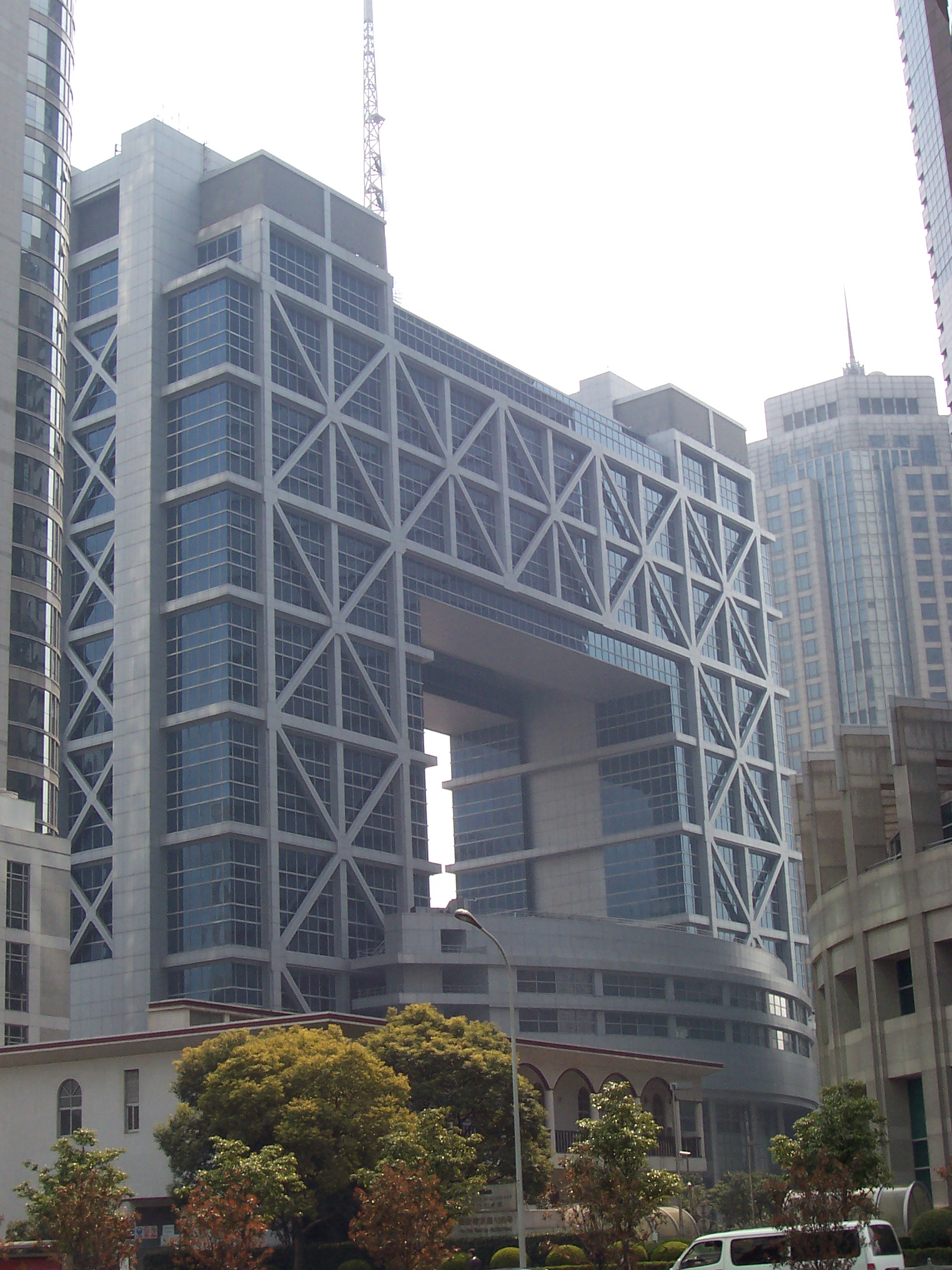 A potential domestic listing would move DeepSeek's AI story into China's public-market disclosure regime. Image: Wikimedia Commons / 螺钉, CC BY-SA 3.0.