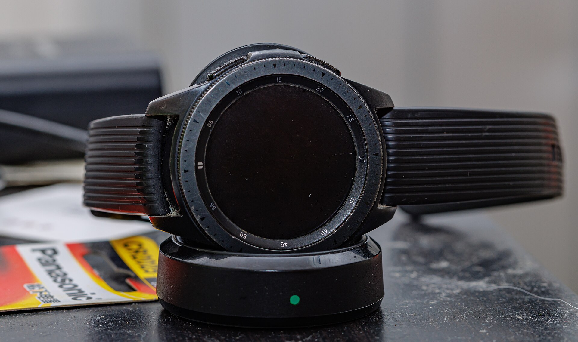 Wearables provide the daily signals that make AI wellness assistants more personal and more sensitive. Image: Wikimedia Commons / Dinkun Chen, CC BY-SA 4.0.