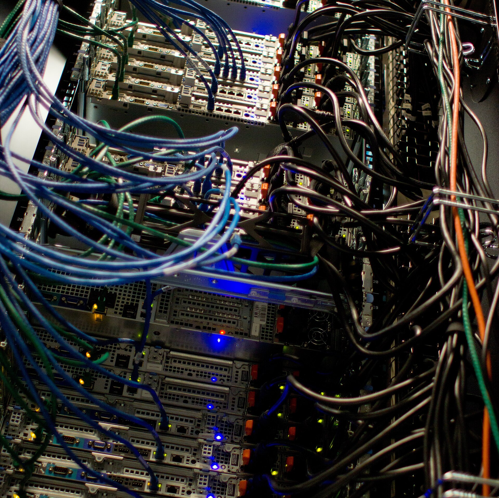 Enterprise workflow platforms connect to identity, ticketing, automation, and infrastructure systems, making patch timing operationally important. Image: Wikimedia Commons / Victorgrigas, CC BY-SA 4.0.