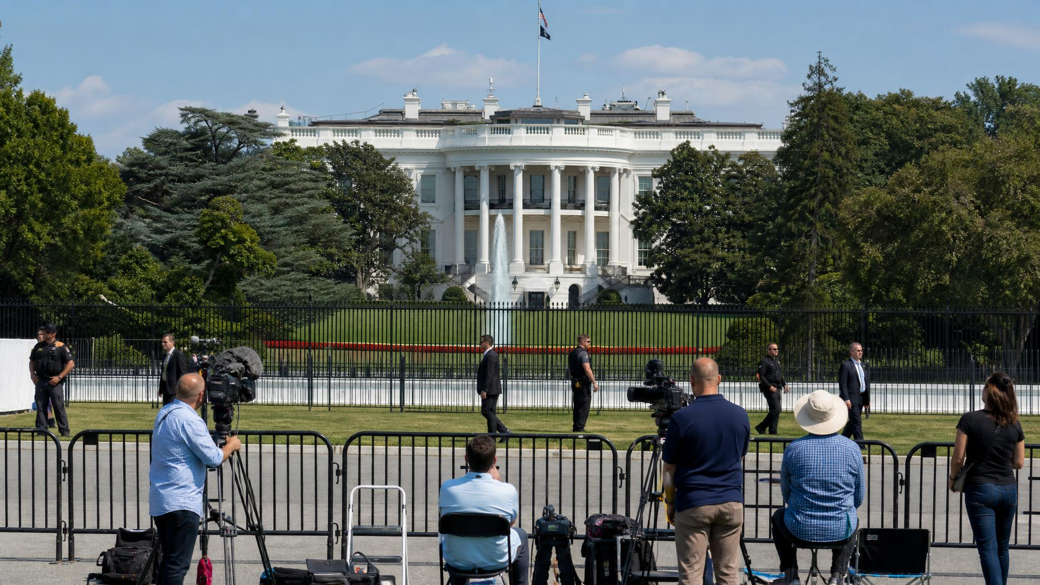 White House and AI Companies Sign Voluntary Super-Intelligence Accord